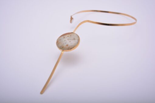 Collar gargantilla rígido y abierto de metal bañado en oro 18K