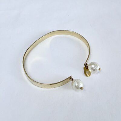 Brazalete con perlas